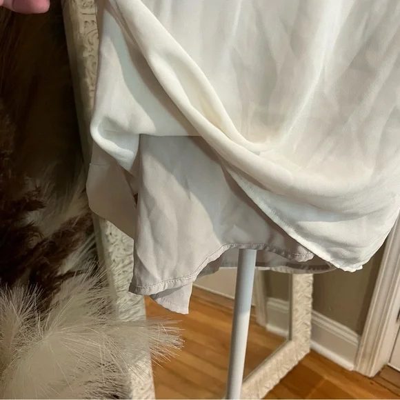 Express Two-Tone Tank Top - Picture 2 of 5